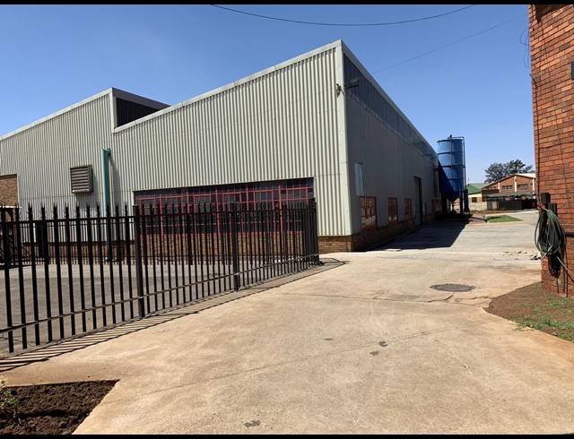 4,500M² WAREHOUSE FOR SALE IN NEW ERA